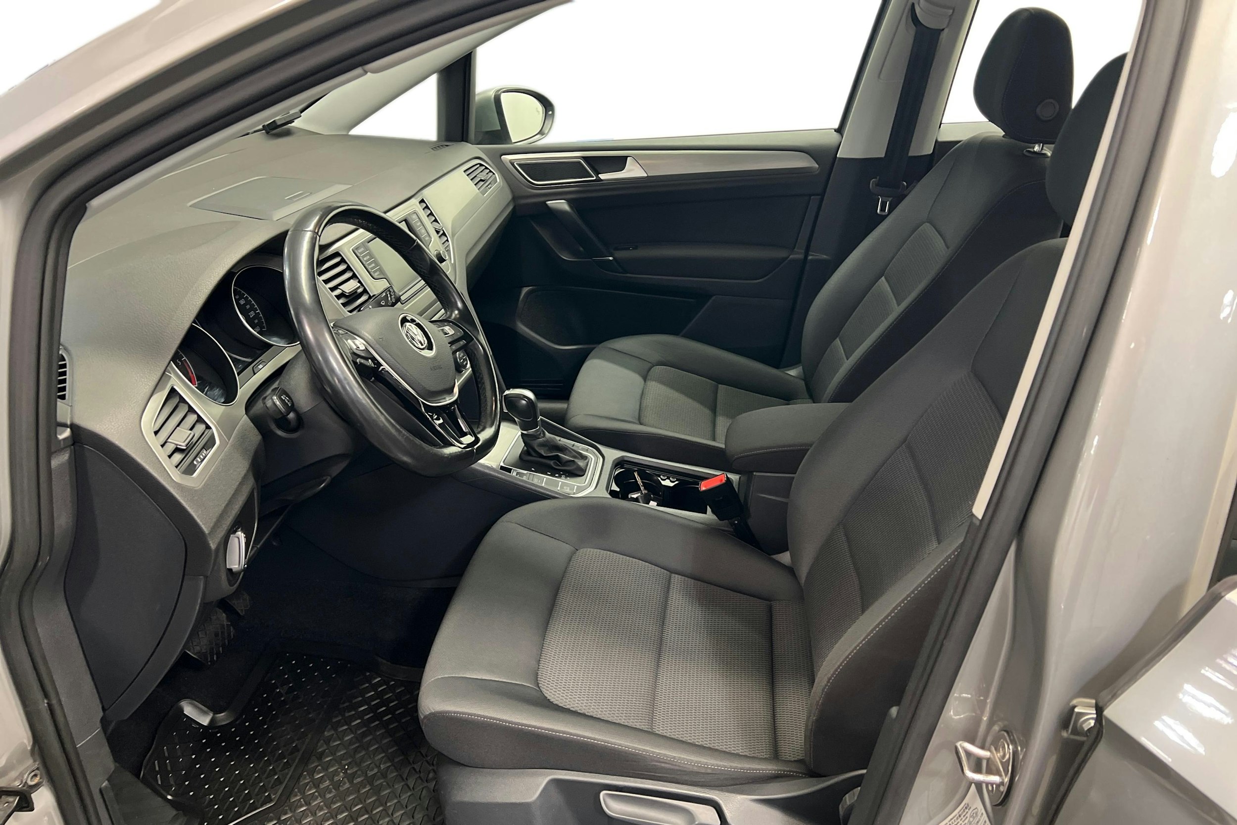 Harmaa Volkswagen GOLF SPORTSVAN 2017 kuva 7.