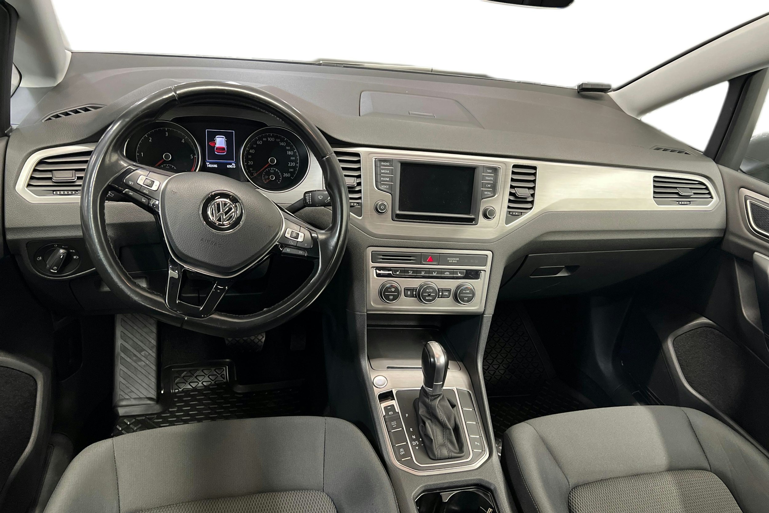 Harmaa Volkswagen GOLF SPORTSVAN 2017 kuva 9.