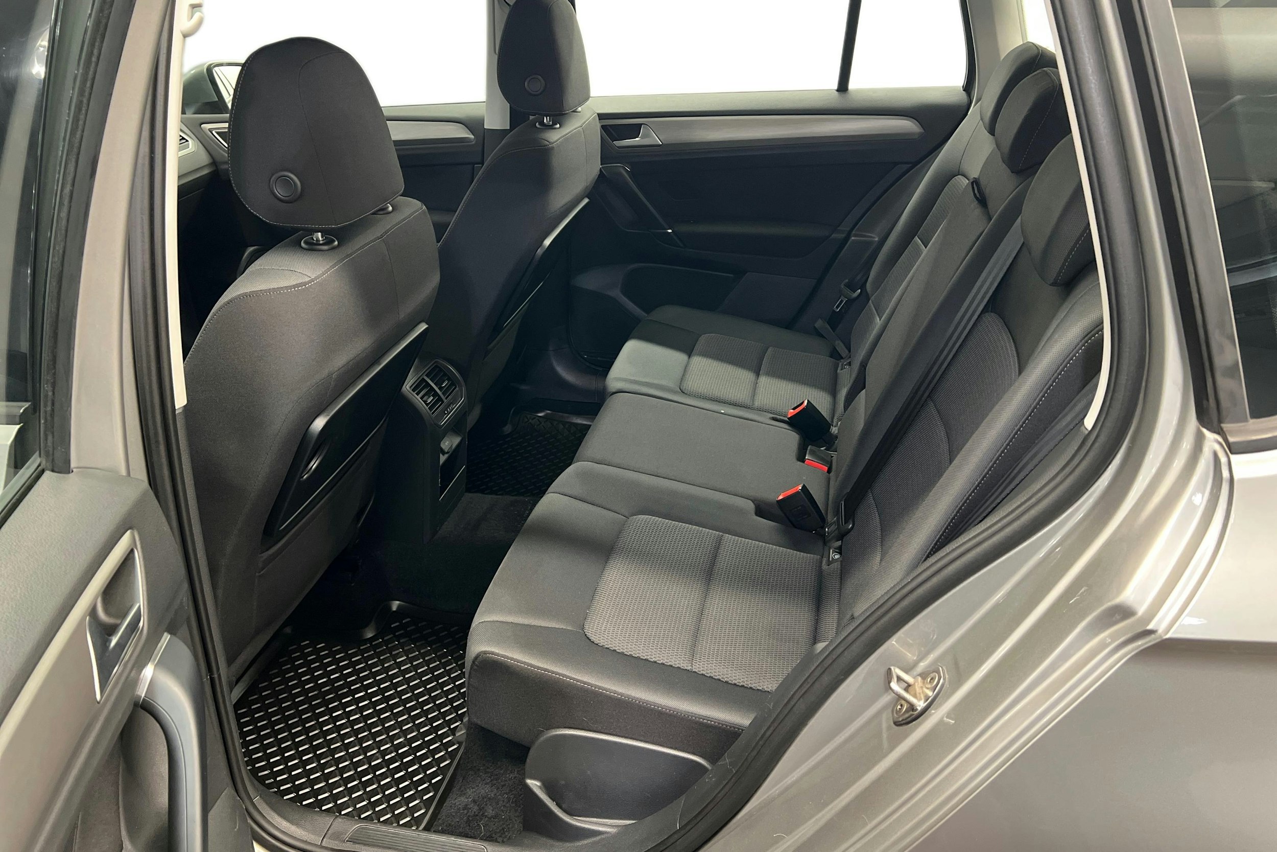 Harmaa Volkswagen GOLF SPORTSVAN 2017 kuva 10.