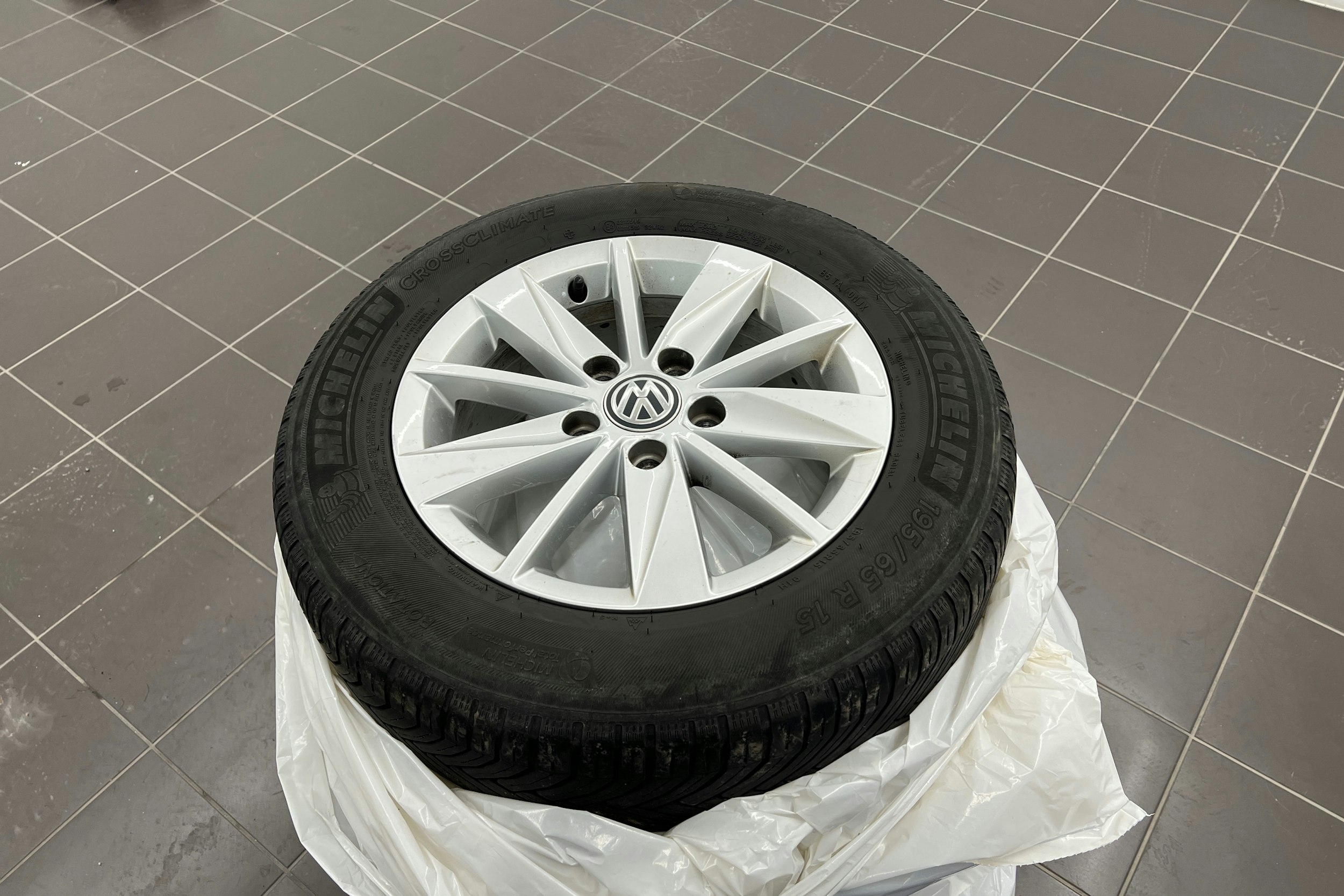 Harmaa Volkswagen GOLF SPORTSVAN 2017 kuva 13.