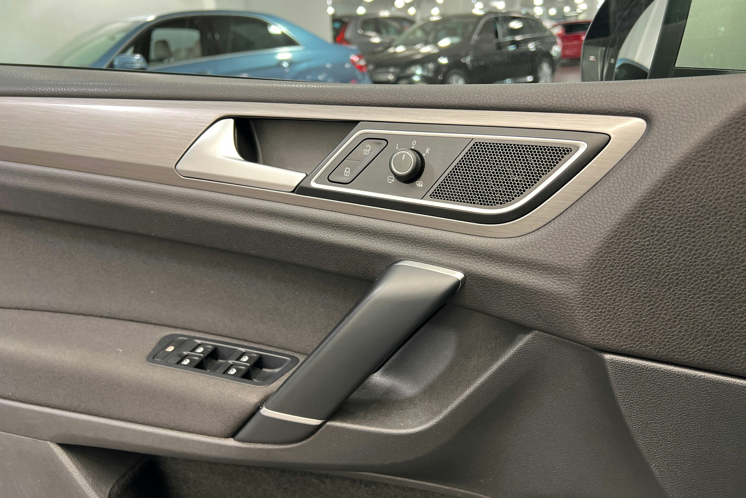 Harmaa Volkswagen GOLF SPORTSVAN 2017 kuva 17.