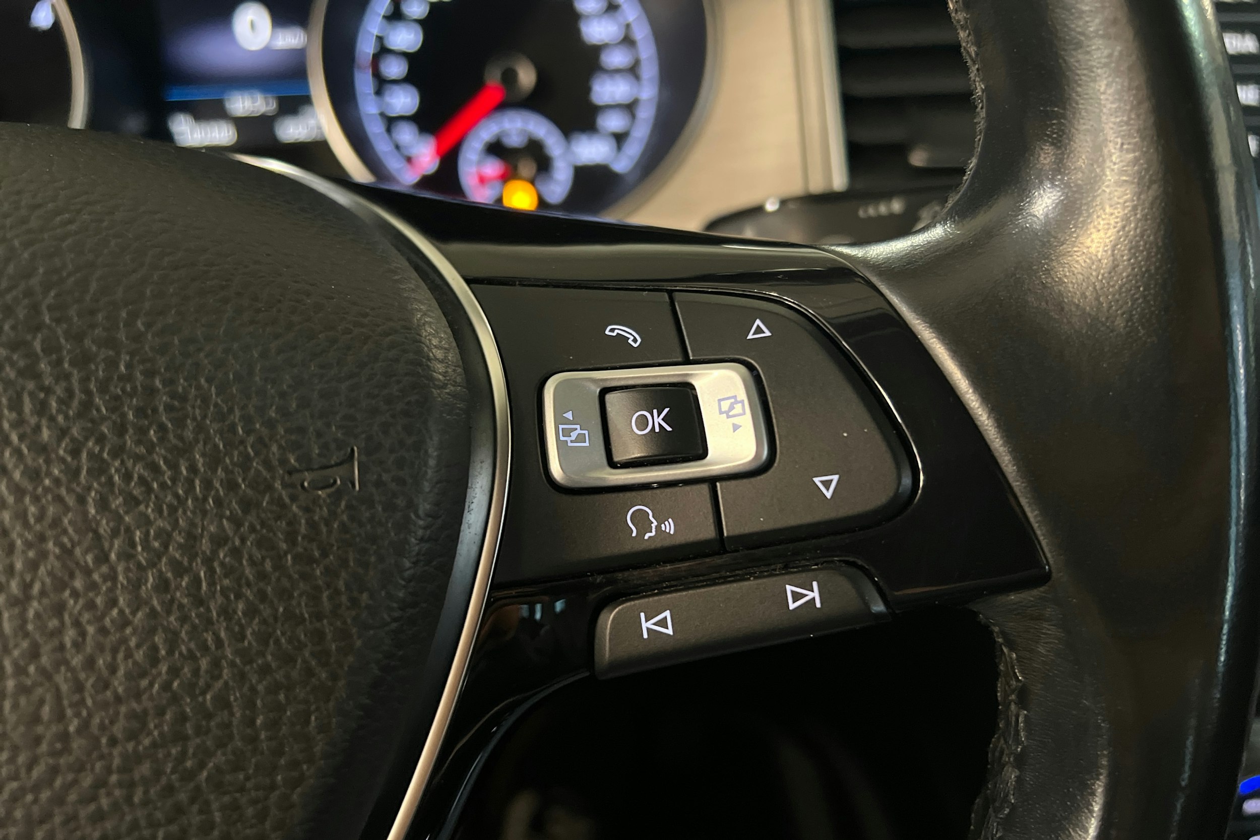 Harmaa Volkswagen GOLF SPORTSVAN 2017 kuva 19.