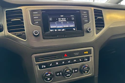 ruskea (beige) Volkswagen Golf Sportsvan 2017 kuva 20.