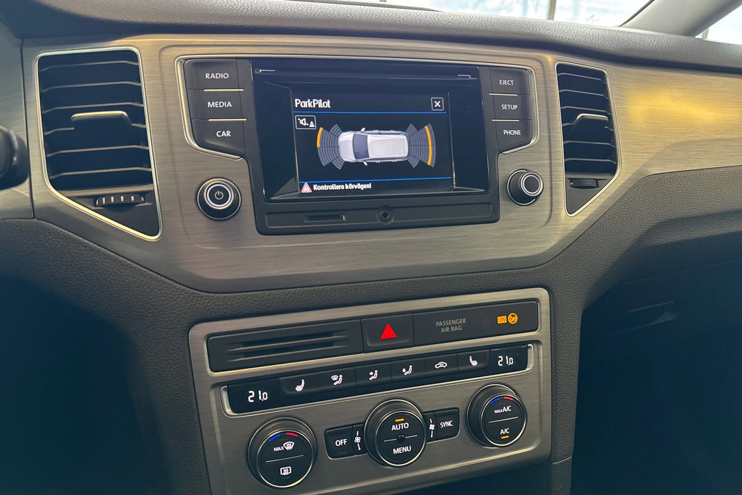 ruskea (beige) Volkswagen Golf Sportsvan 2017 kuva 21.