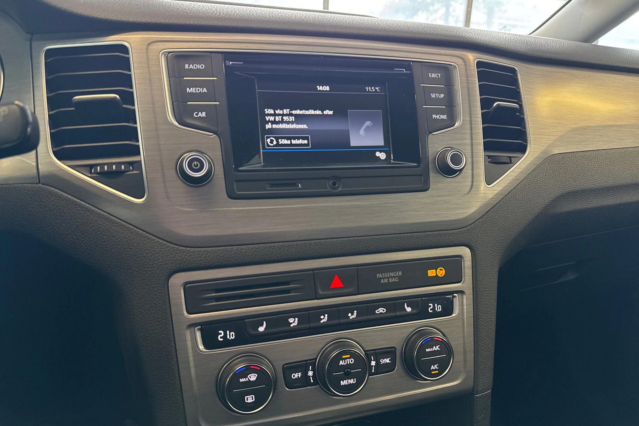 ruskea (beige) Volkswagen Golf Sportsvan 2017 kuva 22.