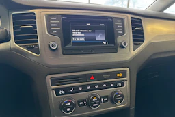 ruskea (beige) Volkswagen Golf Sportsvan 2017 kuva 22.