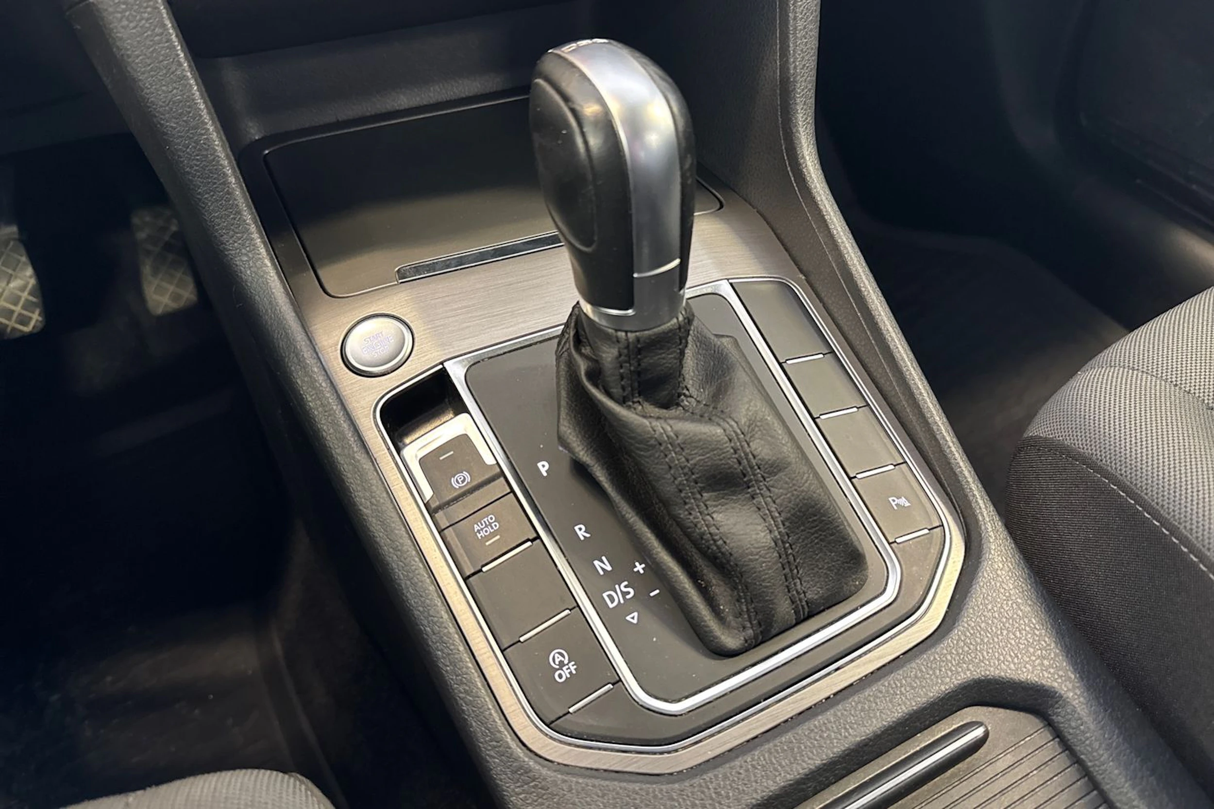 ruskea (beige) Volkswagen Golf Sportsvan 2017 kuva 23.