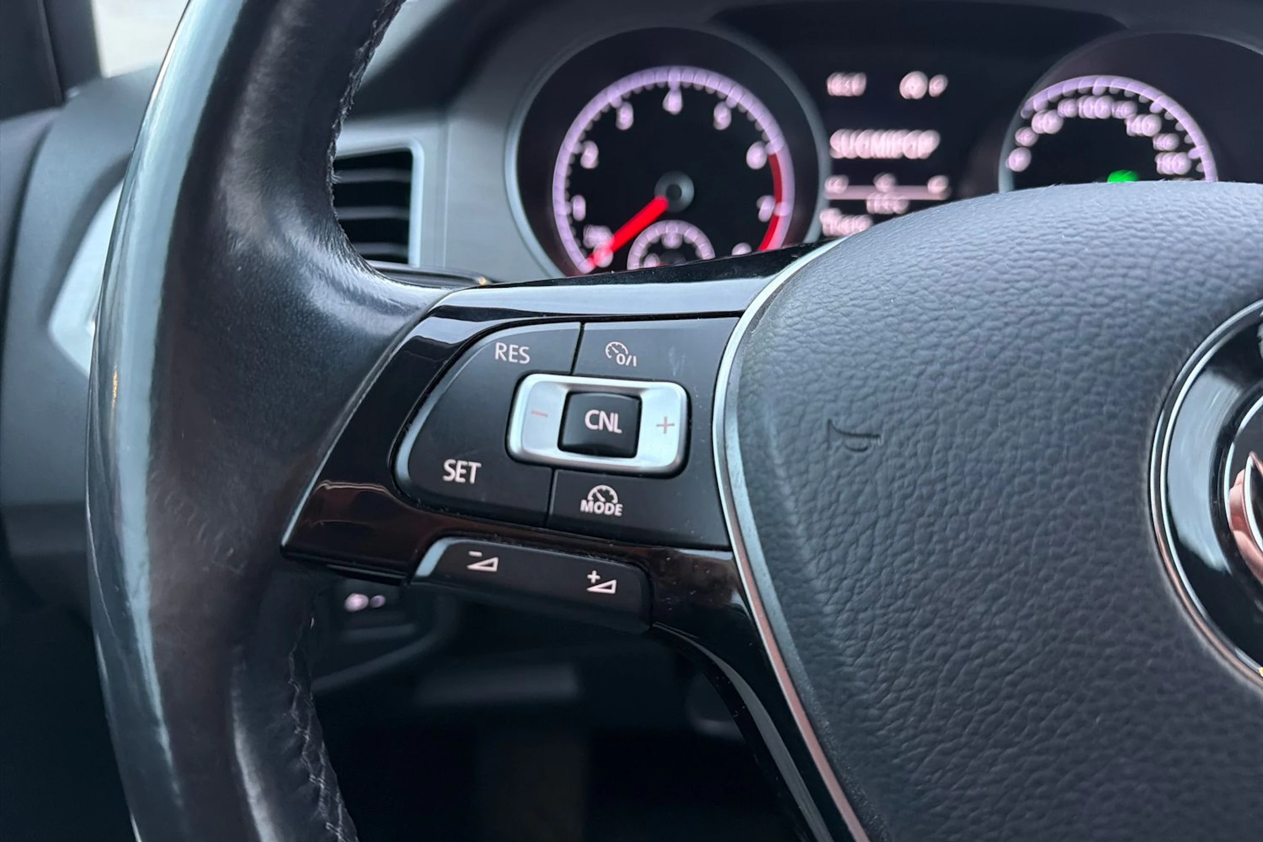 valkoinen Volkswagen Golf Sportsvan 2017 kuva 6.