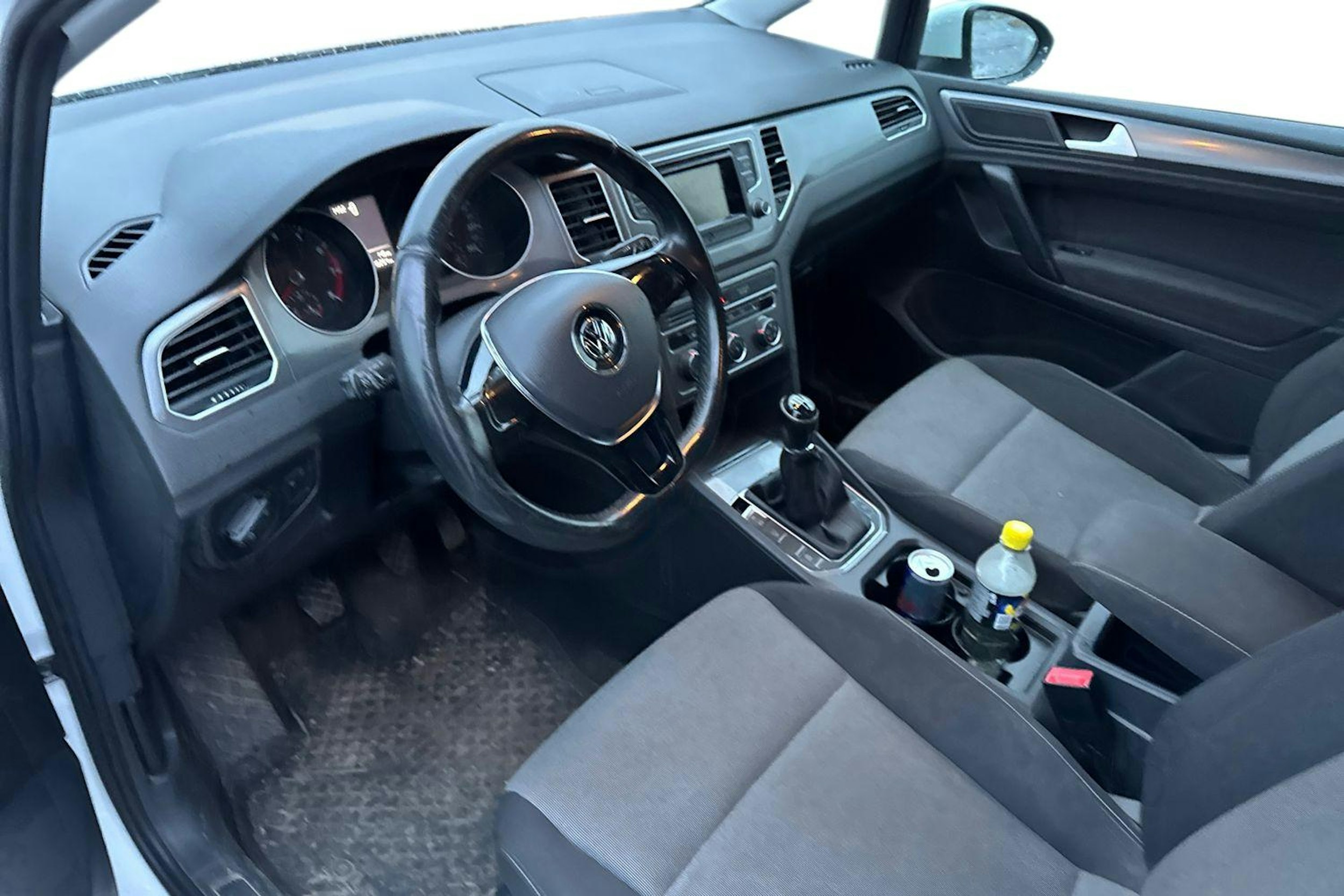 valkoinen Volkswagen Golf Sportsvan 2018 kuva 3.
