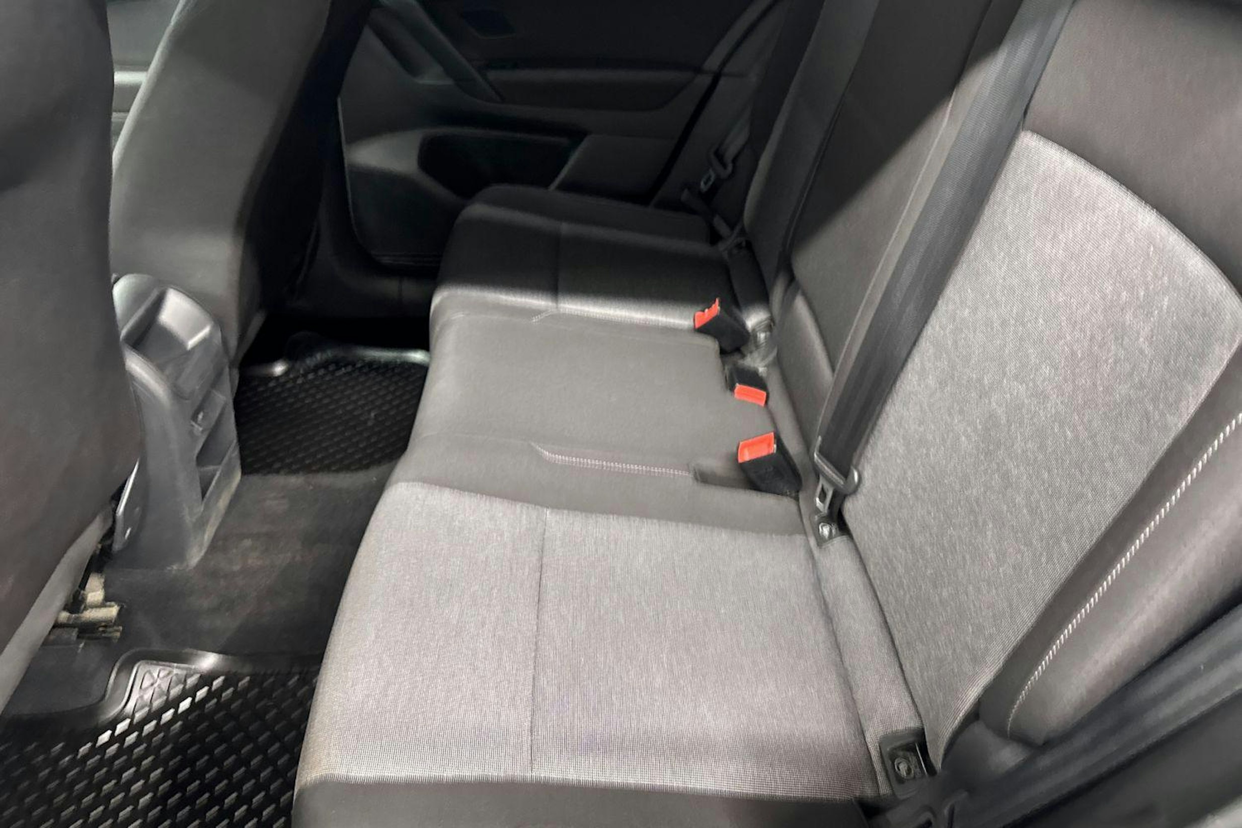 valkoinen Volkswagen Golf Sportsvan 2018 kuva 10.