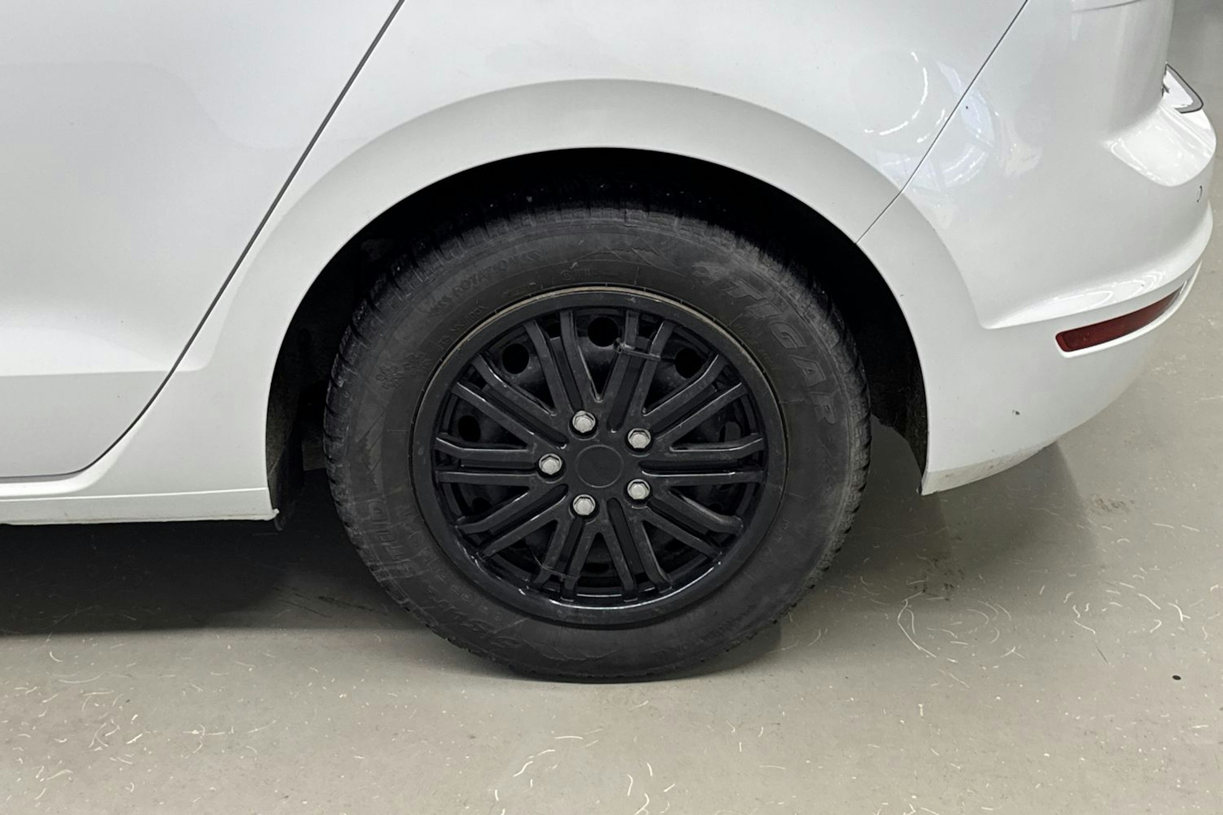 valkoinen Volkswagen Golf Sportsvan 2018 kuva 13.