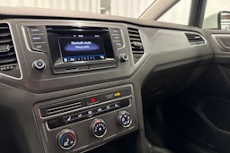 valkoinen Volkswagen Golf Sportsvan 2018 kuva 16.