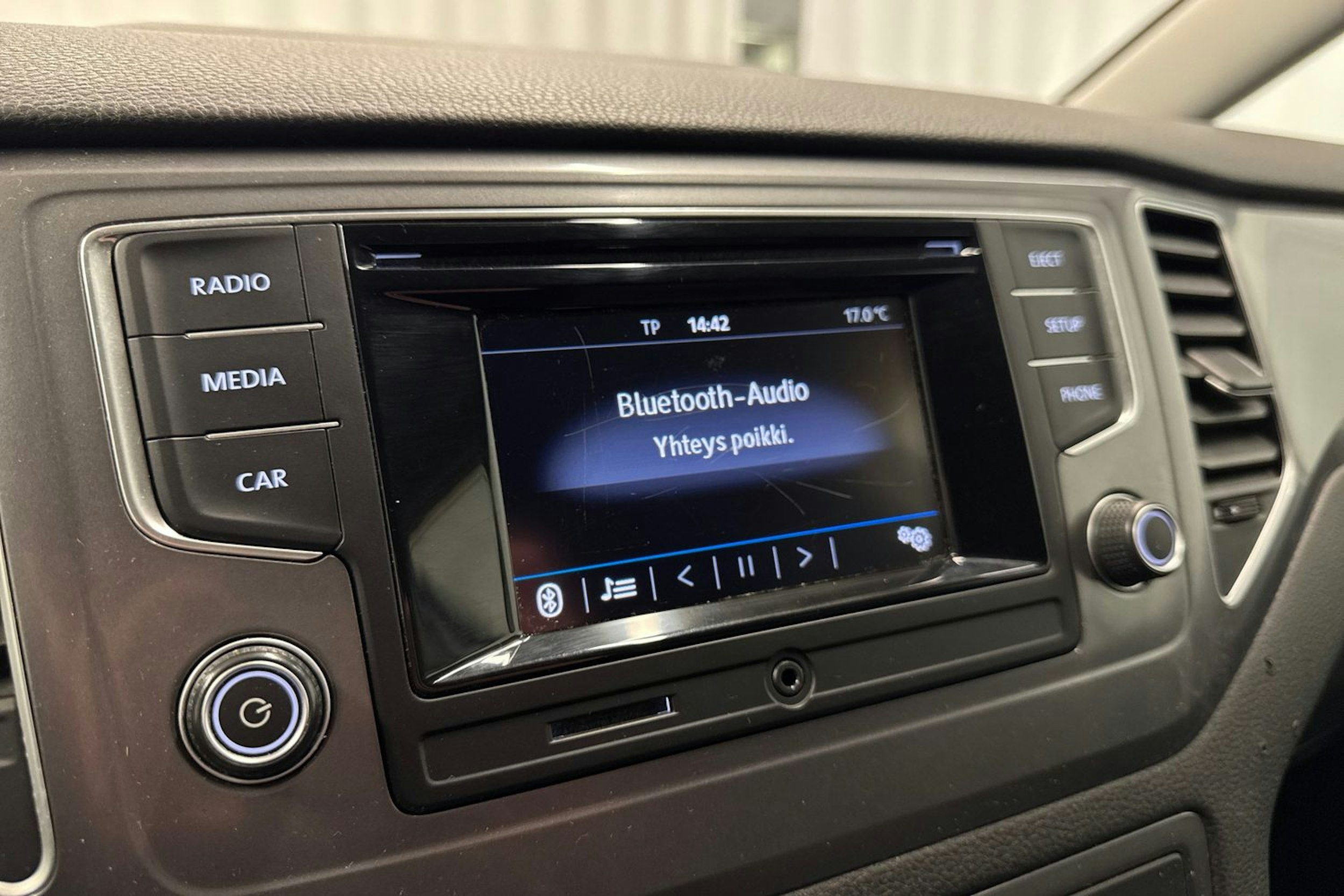 valkoinen Volkswagen Golf Sportsvan 2018 kuva 17.