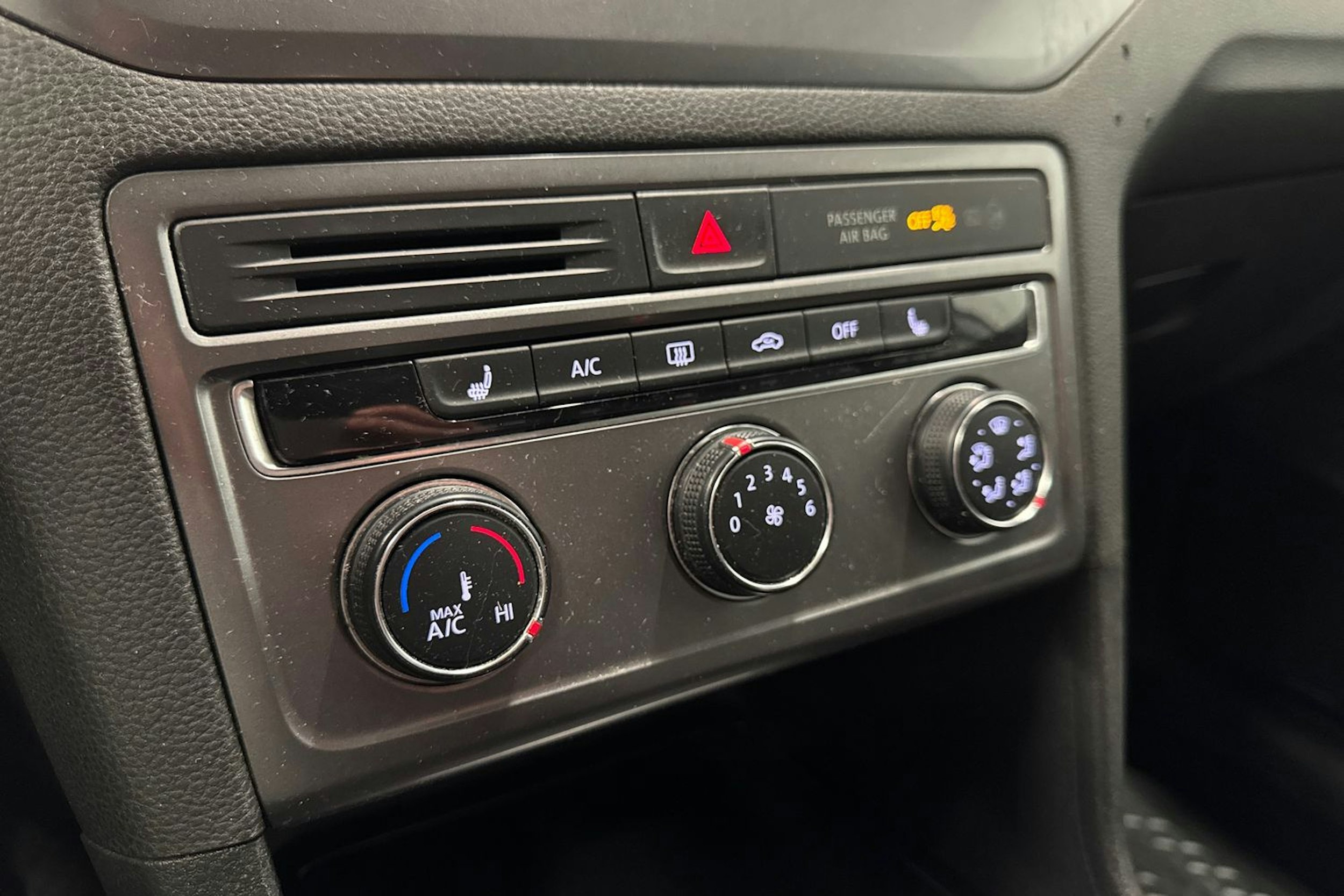 valkoinen Volkswagen Golf Sportsvan 2018 kuva 18.