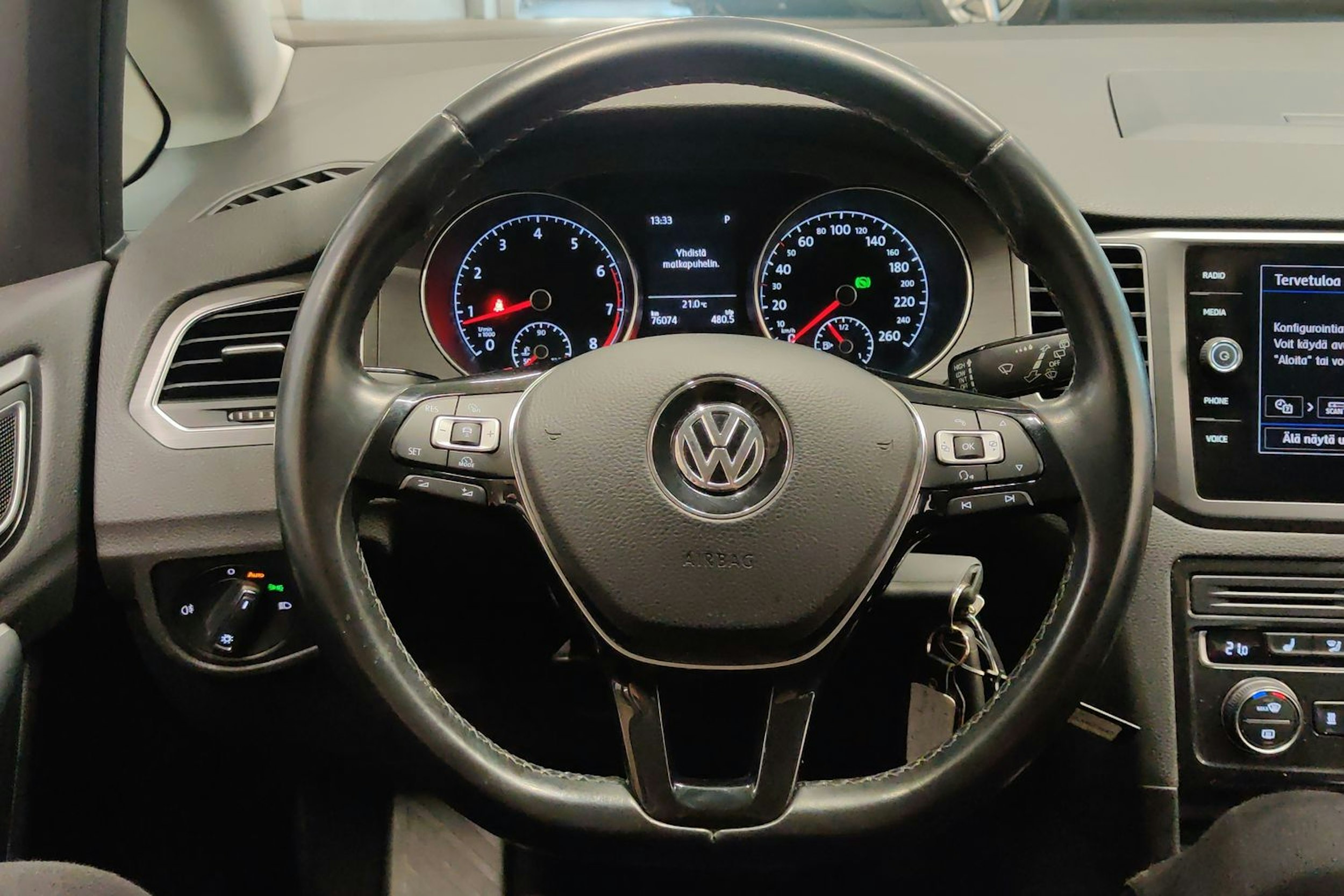 valkoinen Volkswagen Golf Sportsvan 2018 kuva 15.
