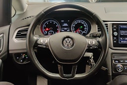 valkoinen Volkswagen Golf Sportsvan 2018 kuva 15.