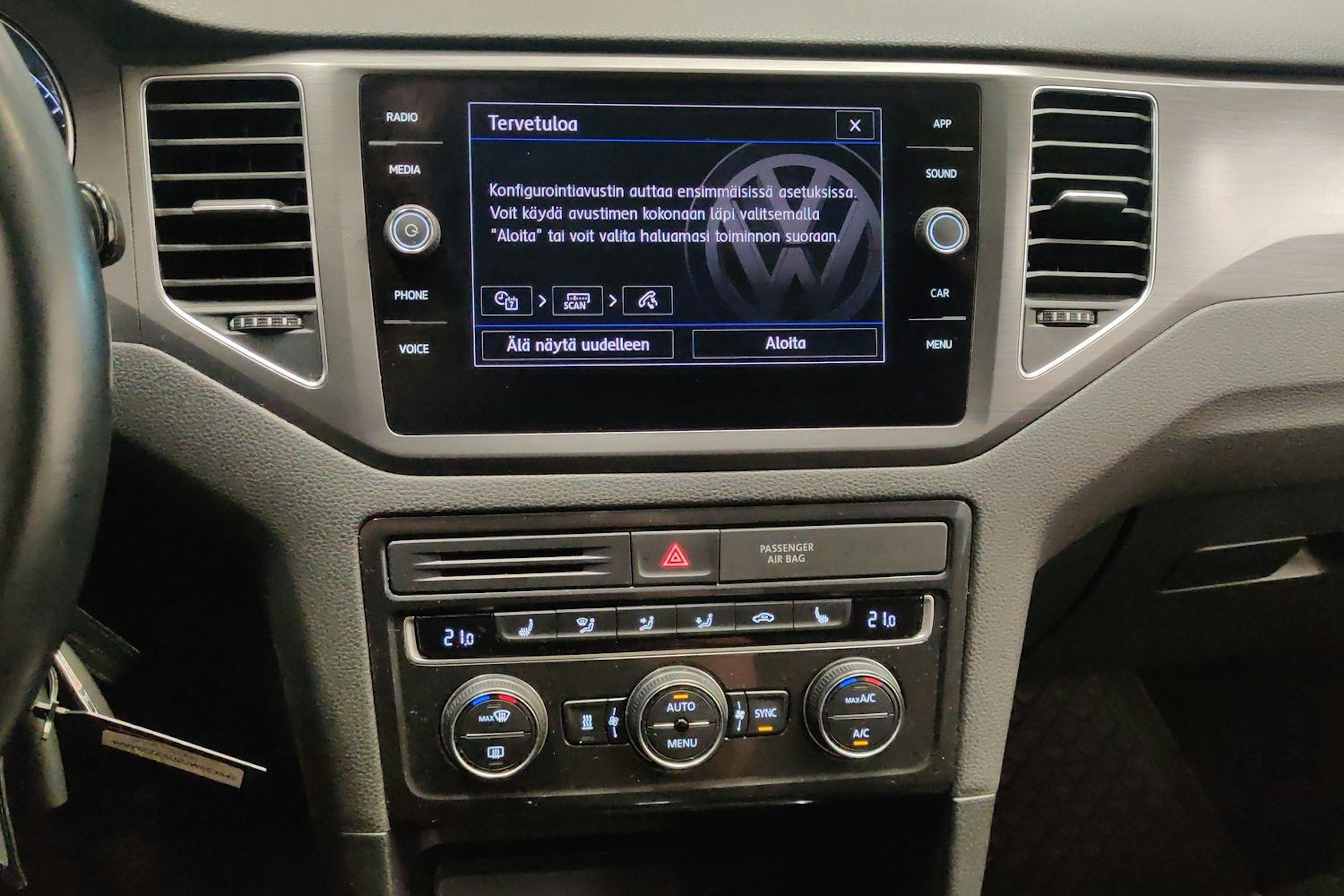 valkoinen Volkswagen Golf Sportsvan 2018 kuva 16.
