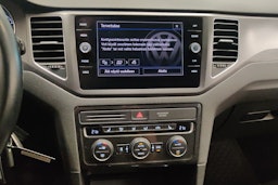 valkoinen Volkswagen Golf Sportsvan 2018 kuva 16.