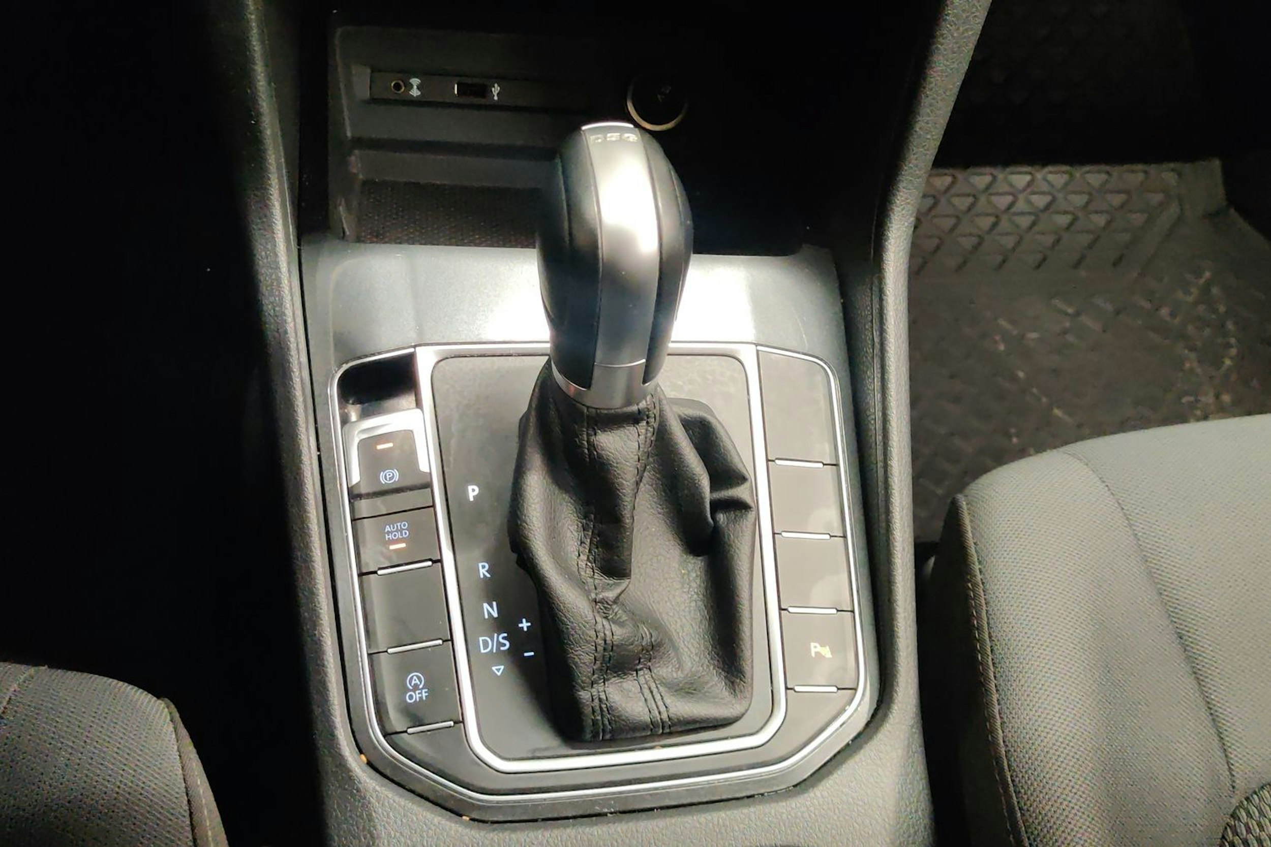 valkoinen Volkswagen Golf Sportsvan 2018 kuva 18.
