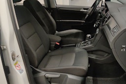 valkoinen Volkswagen Golf Sportsvan 2018 kuva 19.