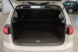 valkoinen Volkswagen Golf Sportsvan 2018 kuva 20.