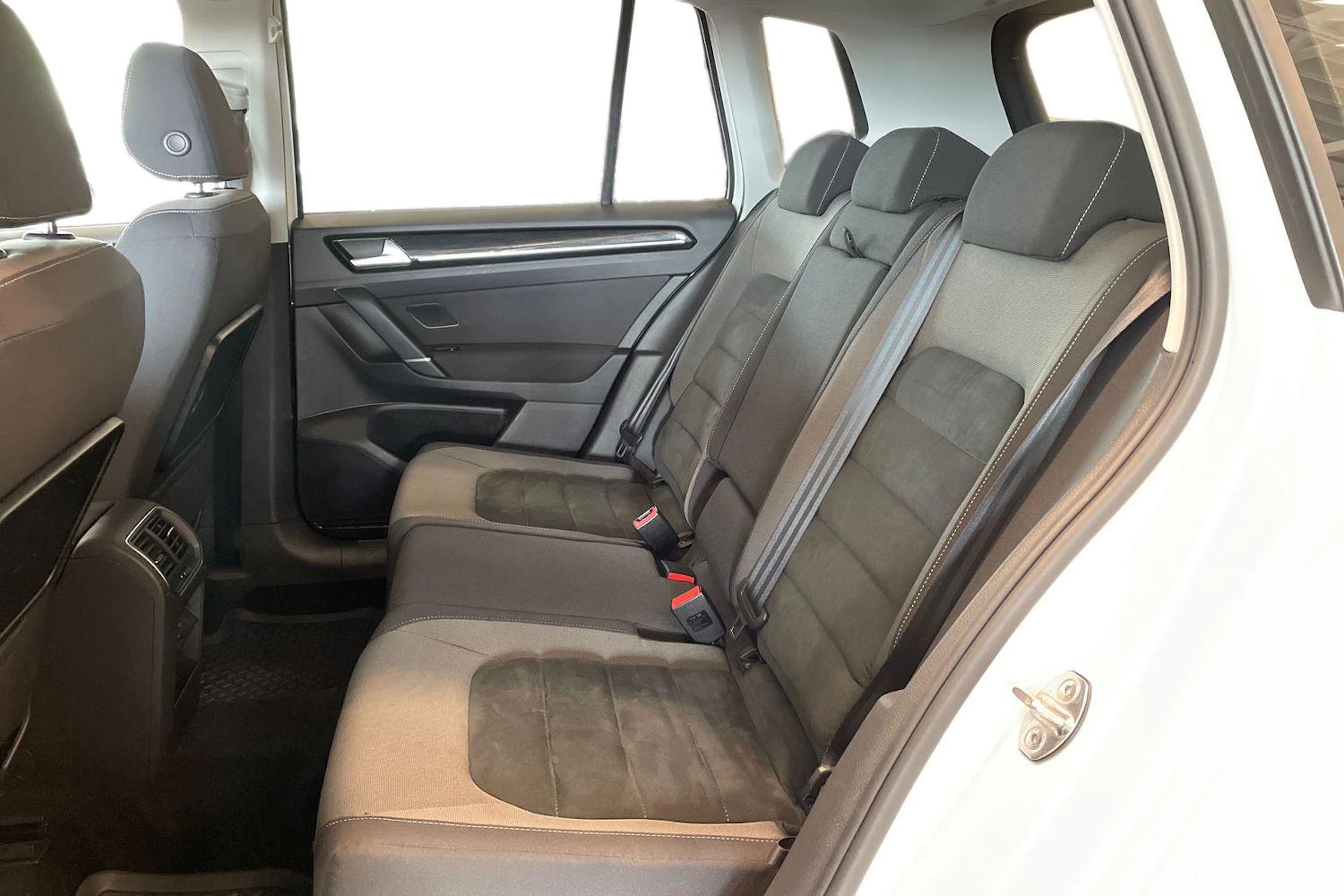 valkoinen Volkswagen Golf Sportsvan 2018 kuva 11.