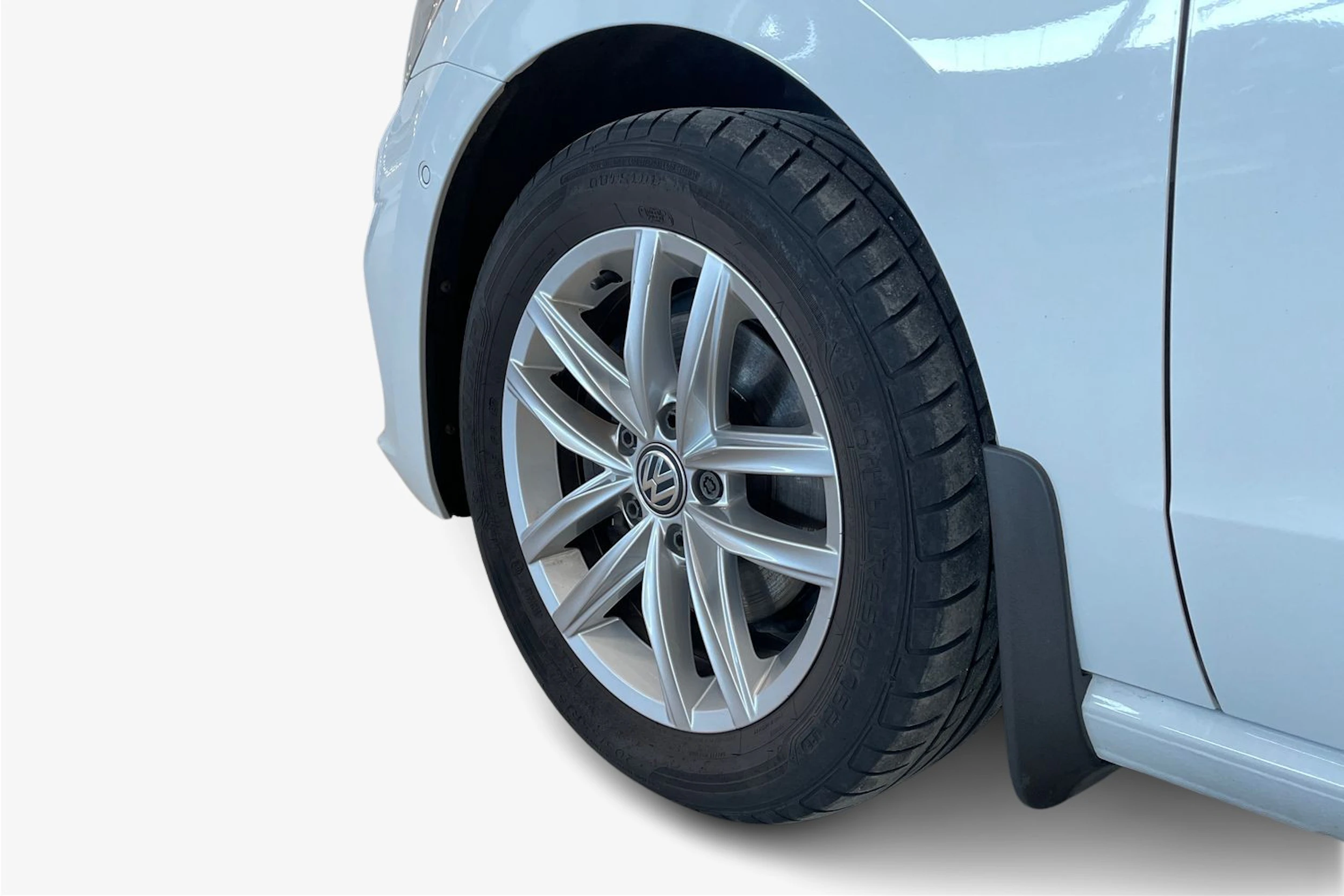 valkoinen Volkswagen Golf Sportsvan 2018 kuva 12.