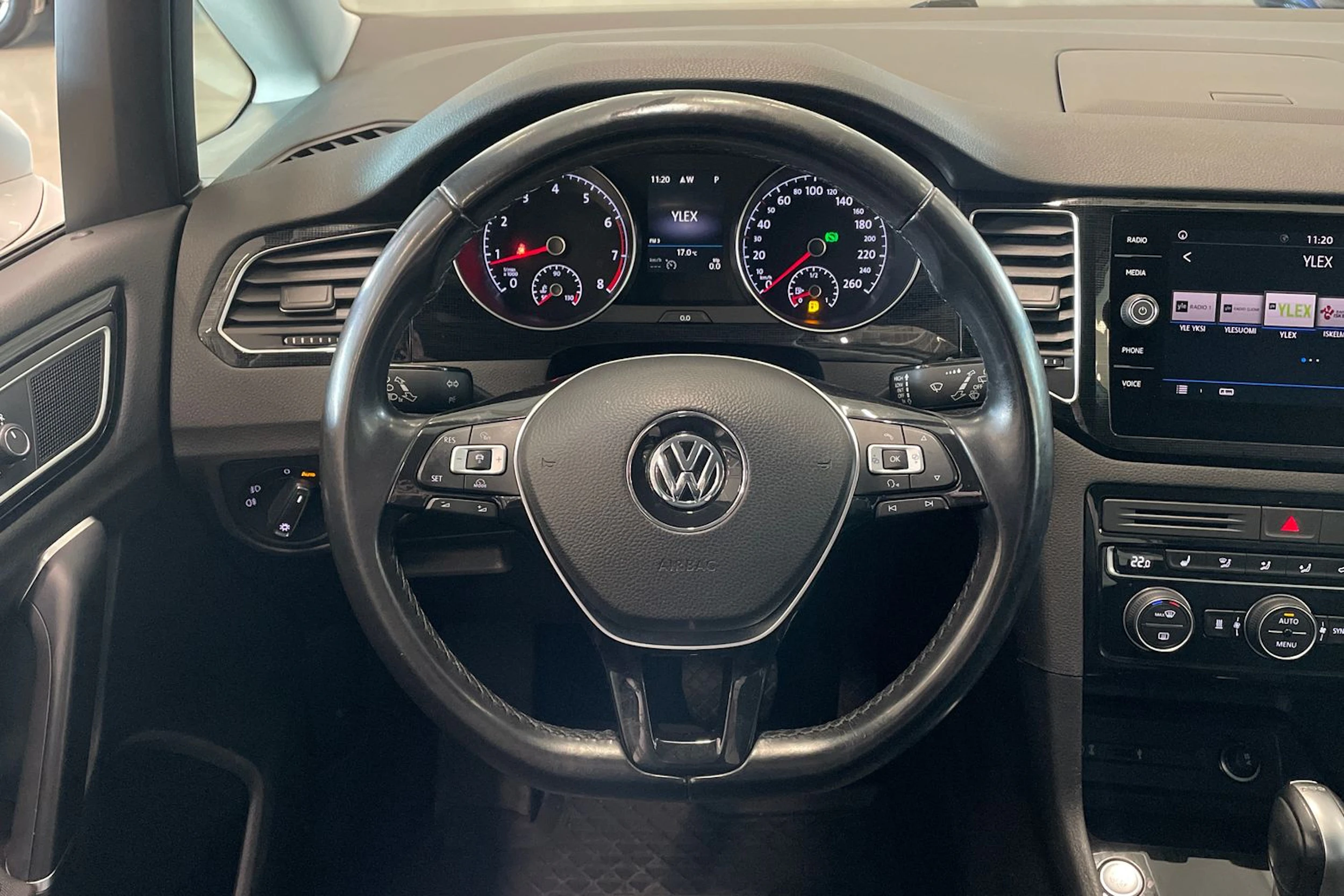 valkoinen Volkswagen Golf Sportsvan 2018 kuva 16.