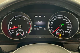valkoinen Volkswagen Golf Sportsvan 2018 kuva 17.