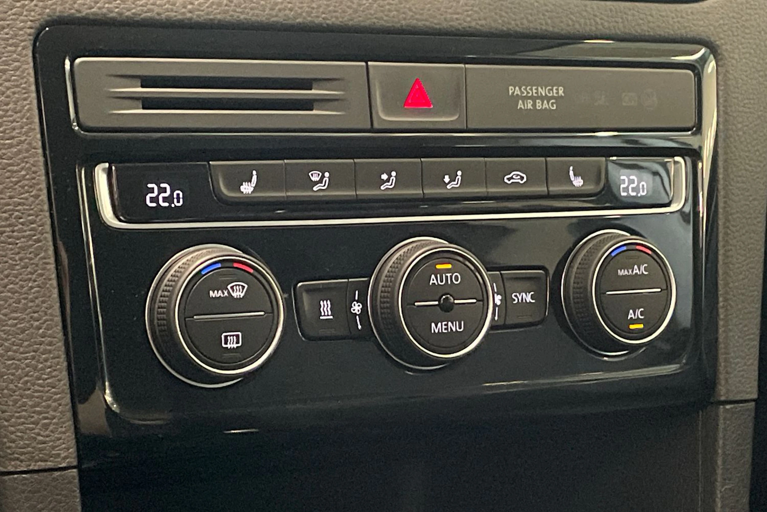 valkoinen Volkswagen Golf Sportsvan 2018 kuva 28.