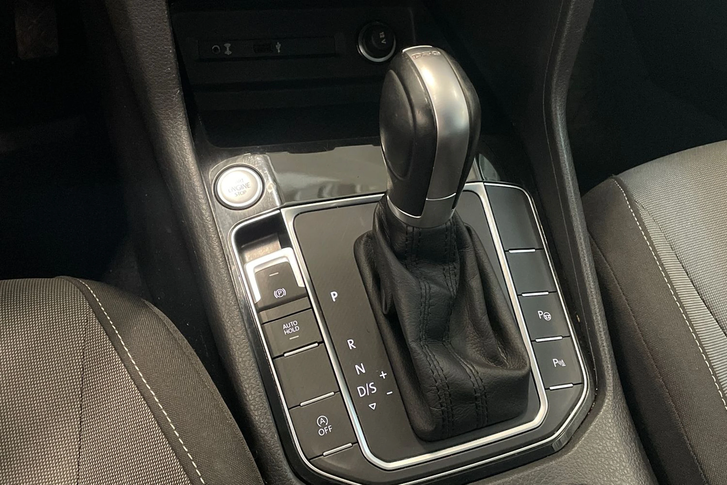 valkoinen Volkswagen Golf Sportsvan 2018 kuva 29.