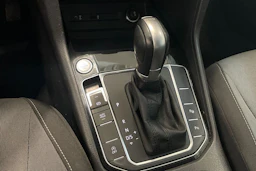 valkoinen Volkswagen Golf Sportsvan 2018 kuva 29.