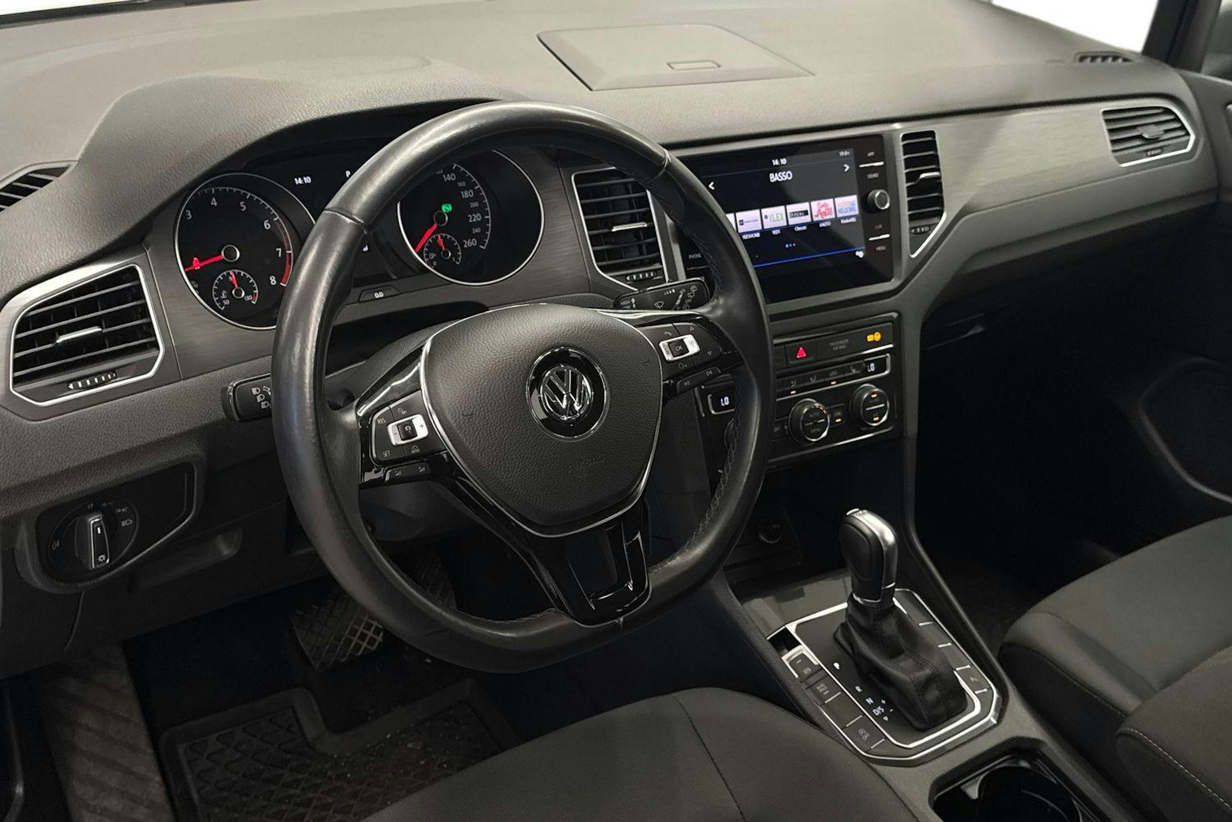 harmaa Volkswagen Golf Sportsvan 2018 kuva 7.