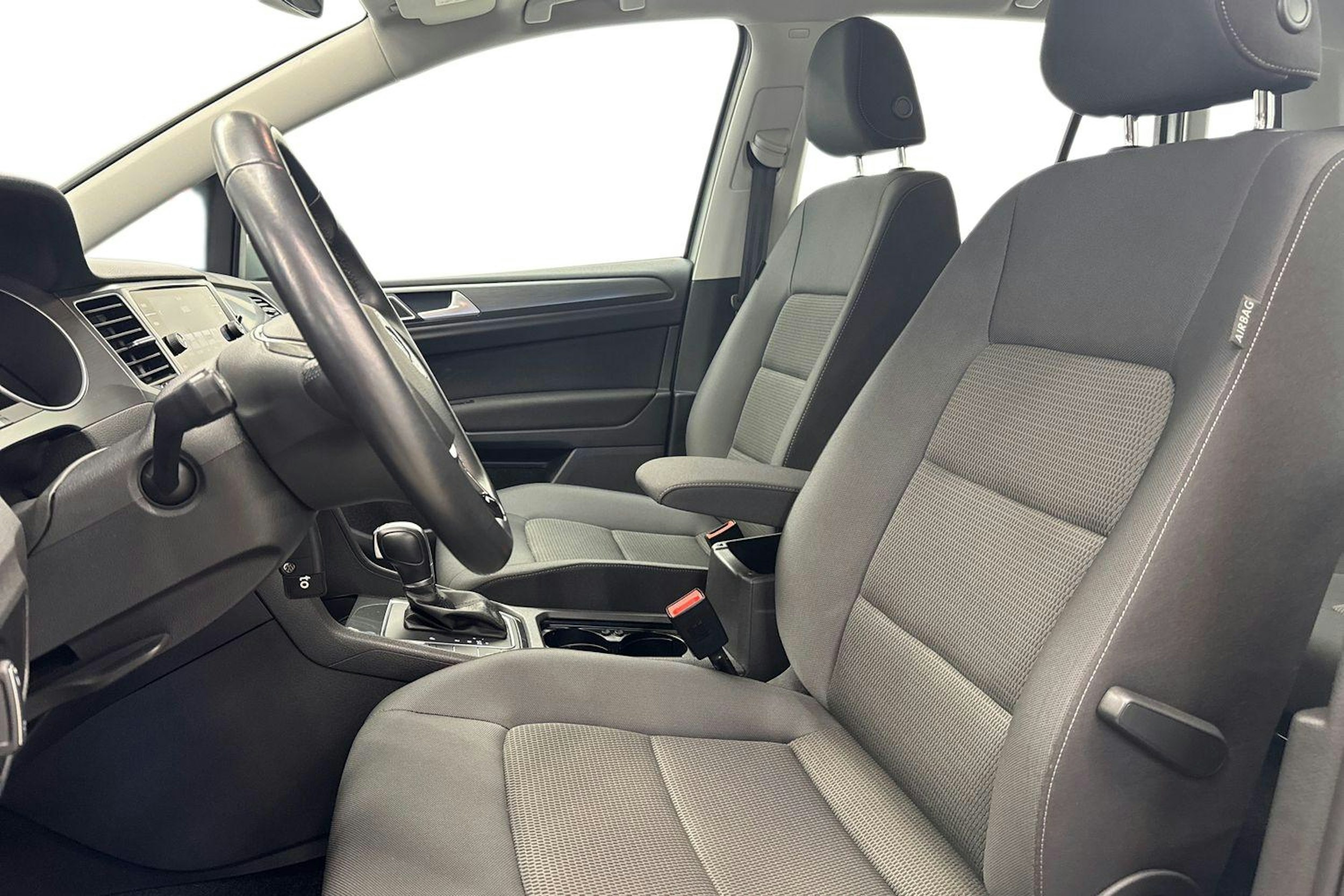 harmaa Volkswagen Golf Sportsvan 2018 kuva 11.