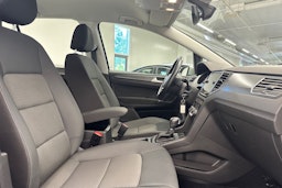 harmaa Volkswagen Golf Sportsvan 2018 kuva 13.