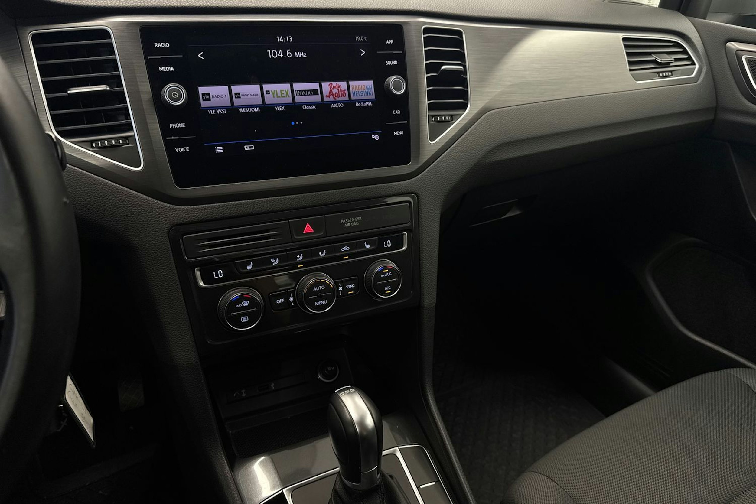 harmaa Volkswagen Golf Sportsvan 2018 kuva 21.