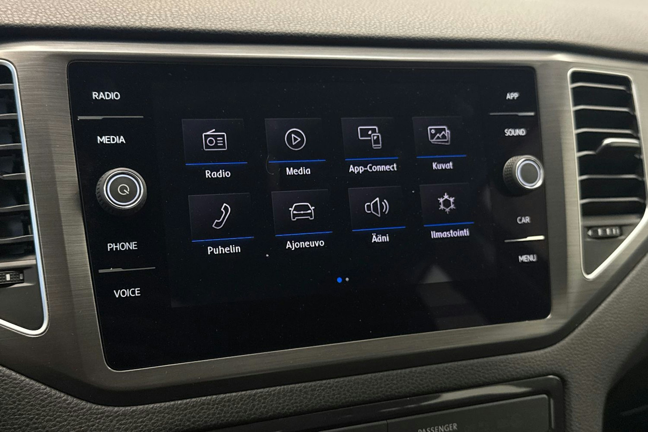 harmaa Volkswagen Golf Sportsvan 2018 kuva 22.