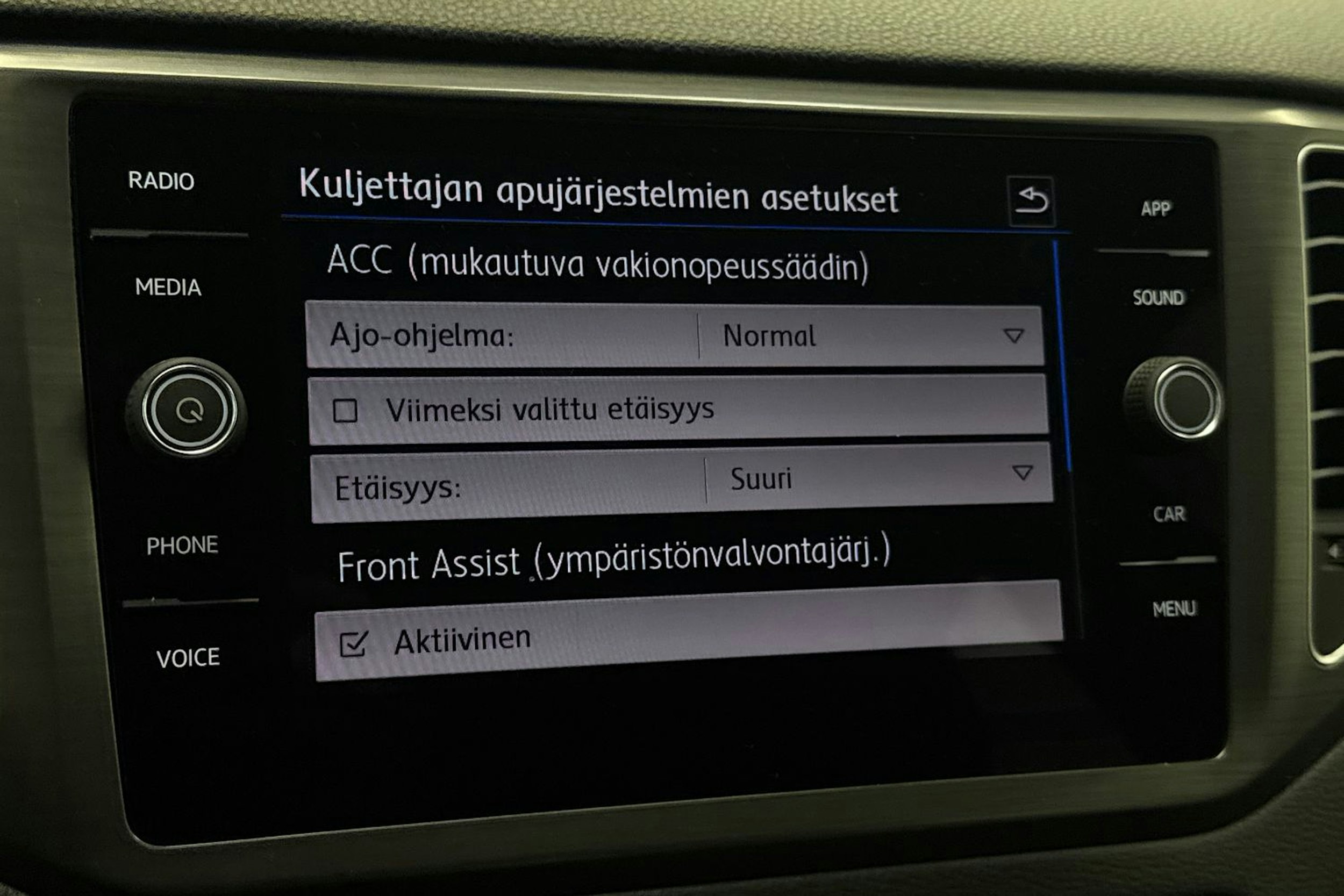 harmaa Volkswagen Golf Sportsvan 2018 kuva 28.