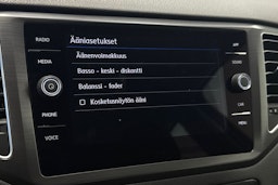 harmaa Volkswagen Golf Sportsvan 2018 kuva 29.
