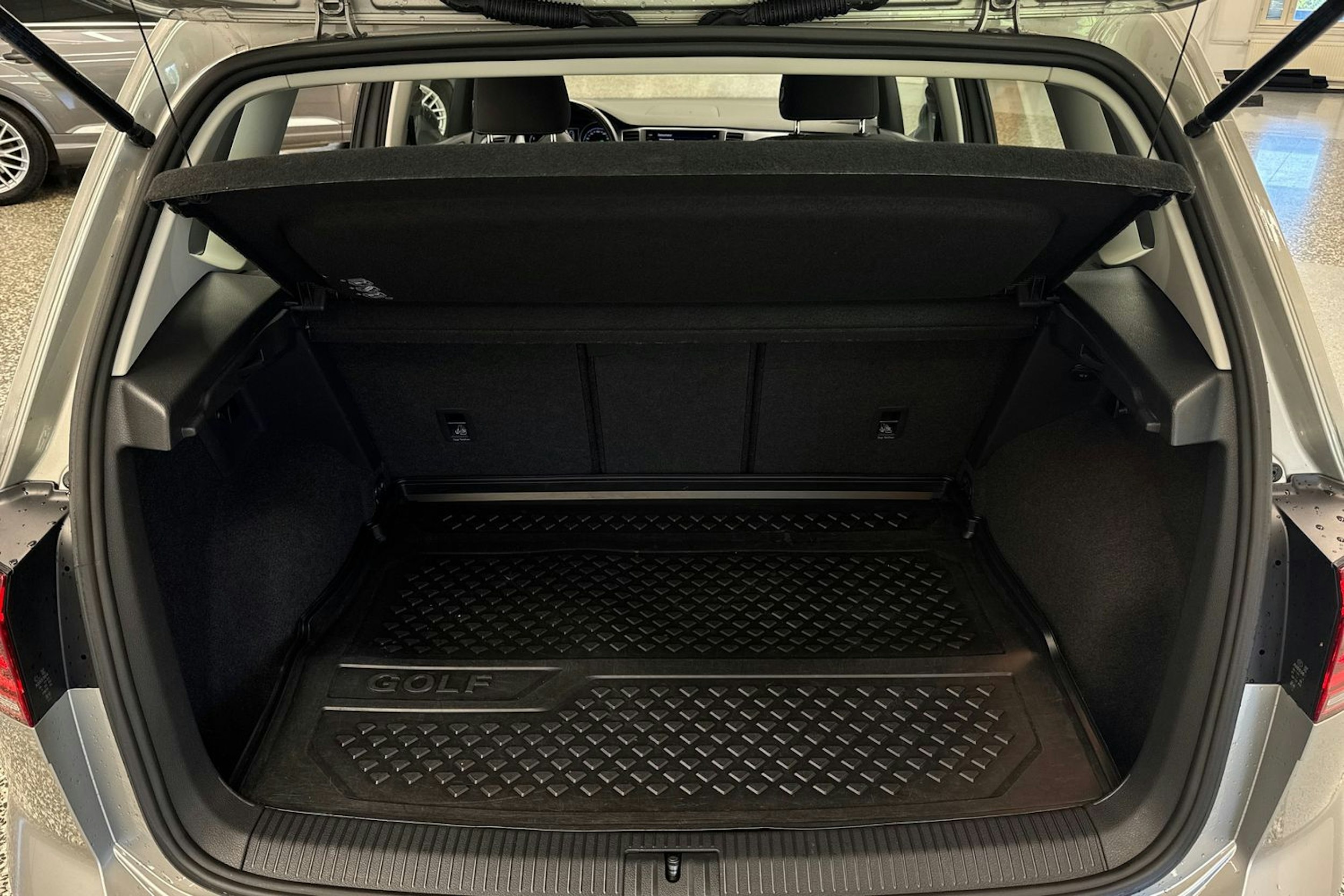 harmaa Volkswagen Golf Sportsvan 2018 kuva 35.