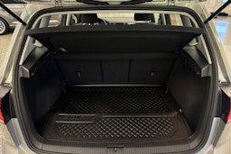 harmaa Volkswagen Golf Sportsvan 2018 kuva 35.