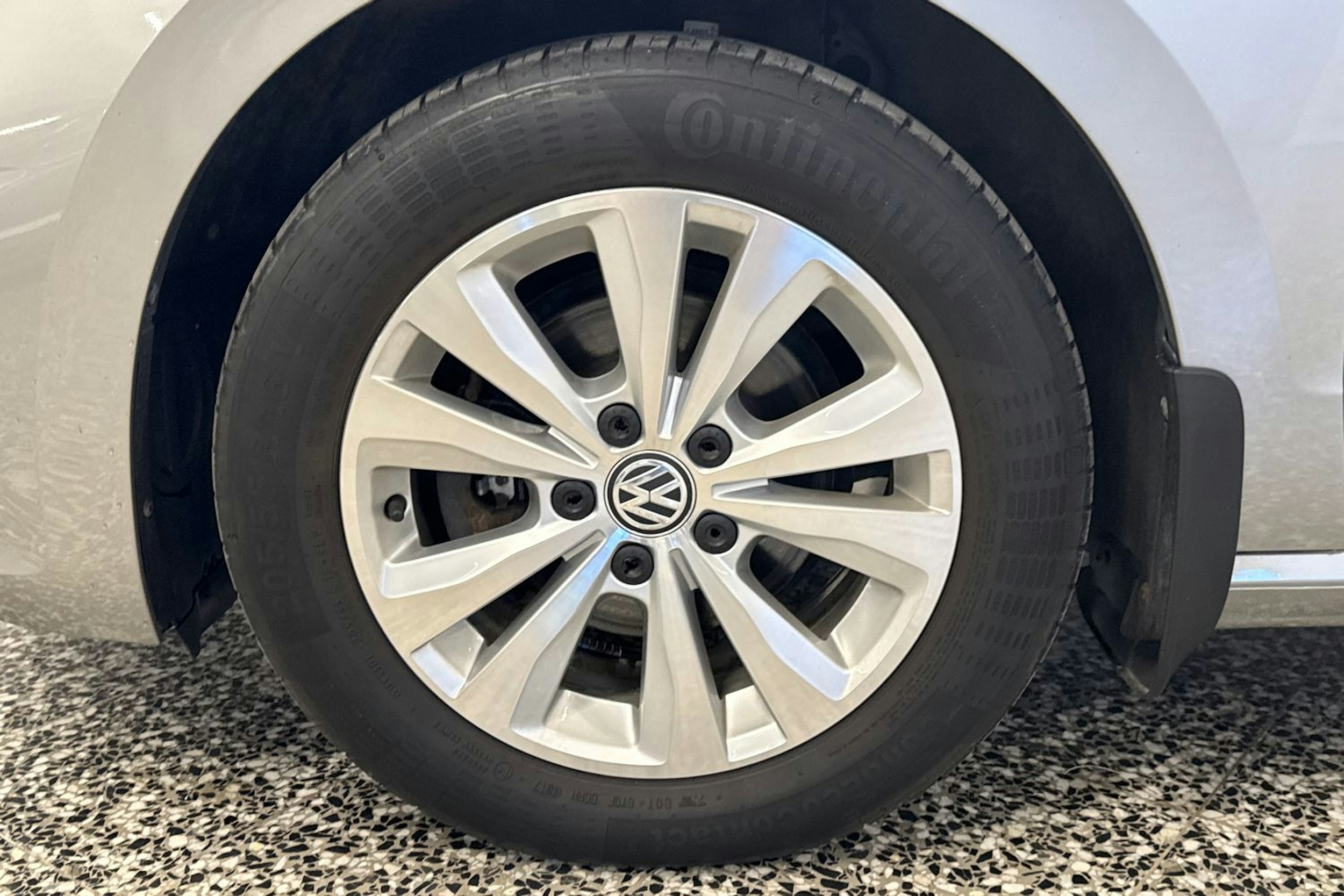 harmaa Volkswagen Golf Sportsvan 2018 kuva 36.
