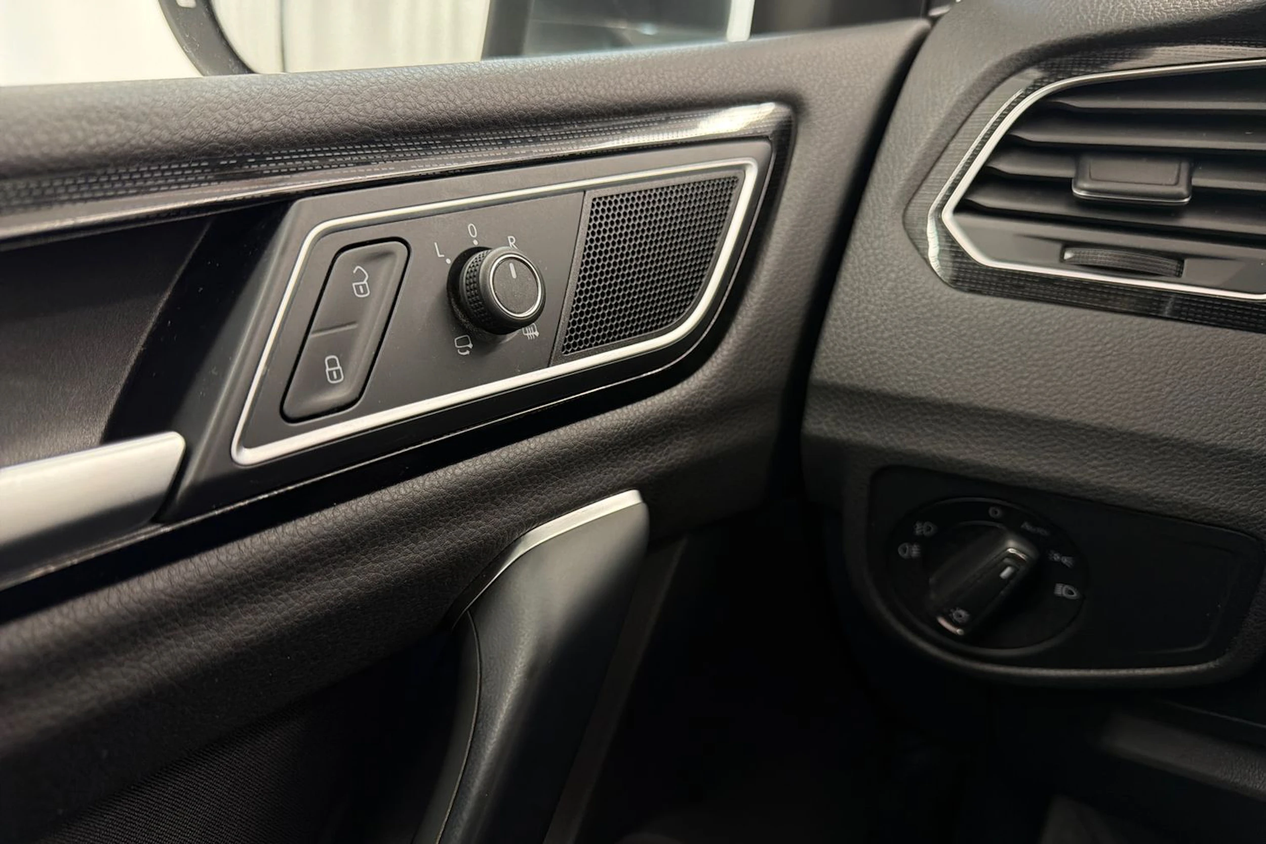 harmaa Volkswagen Golf Sportsvan 2018 kuva 16.