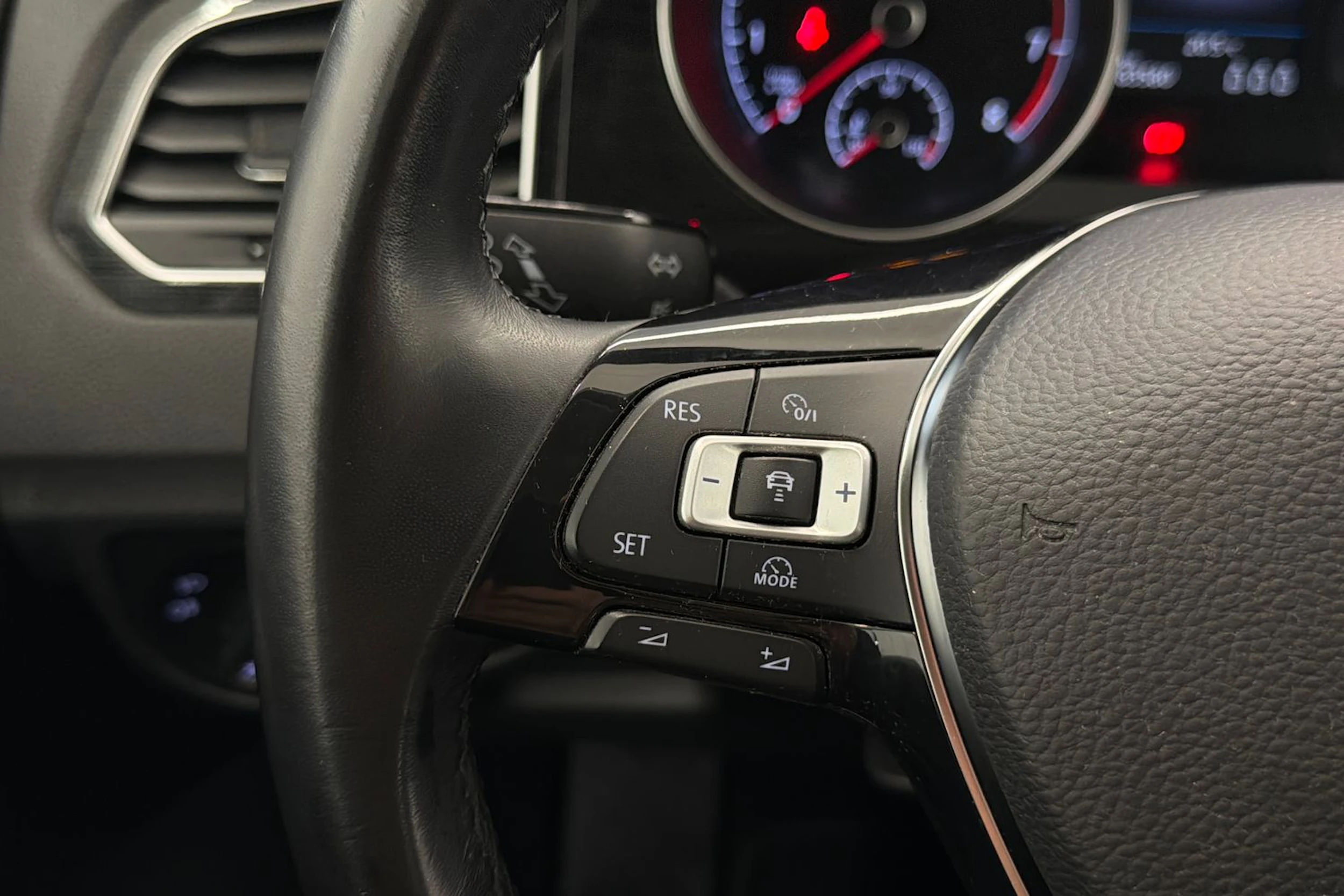 harmaa Volkswagen Golf Sportsvan 2018 kuva 17.