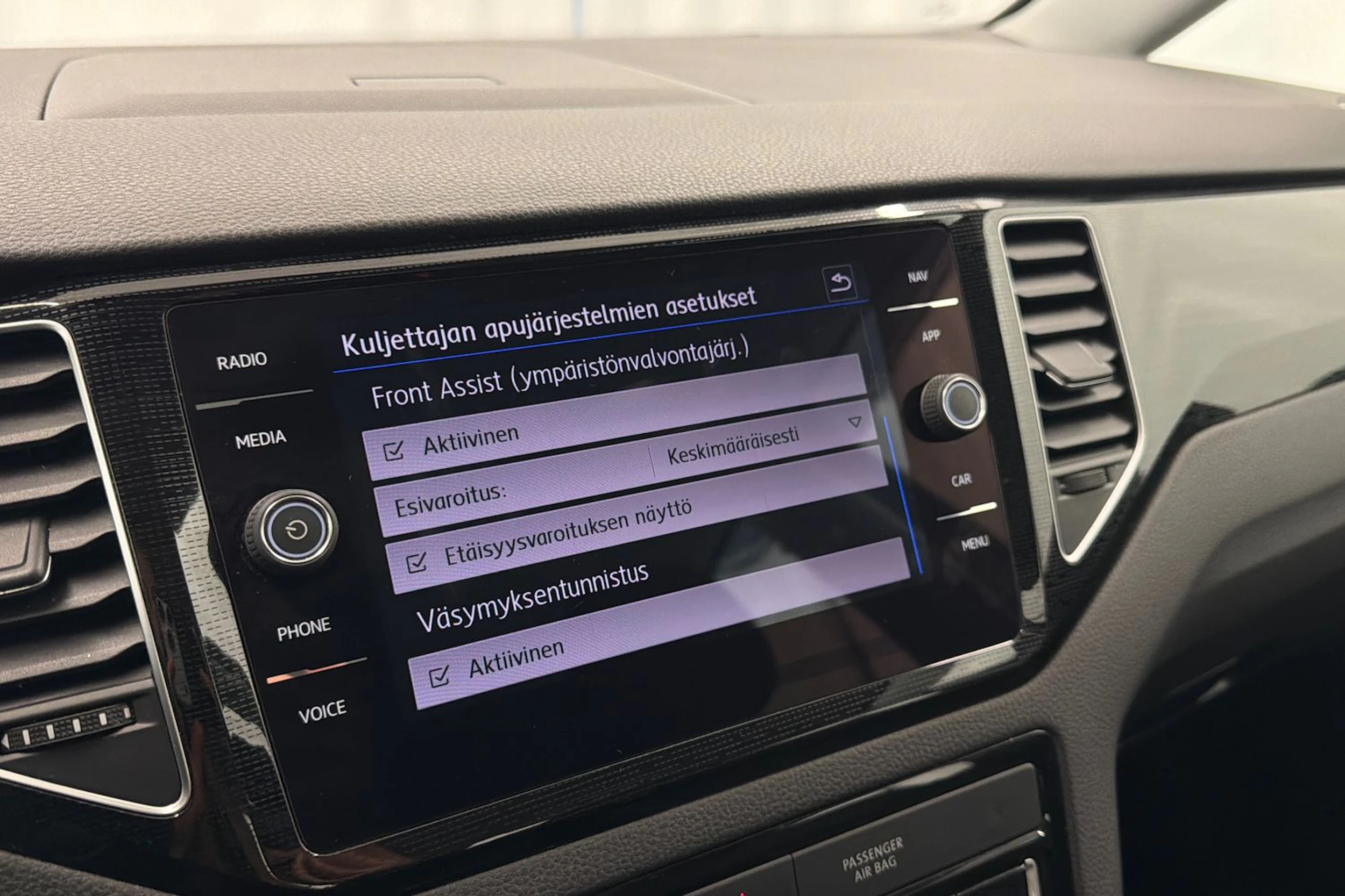 harmaa Volkswagen Golf Sportsvan 2018 kuva 23.