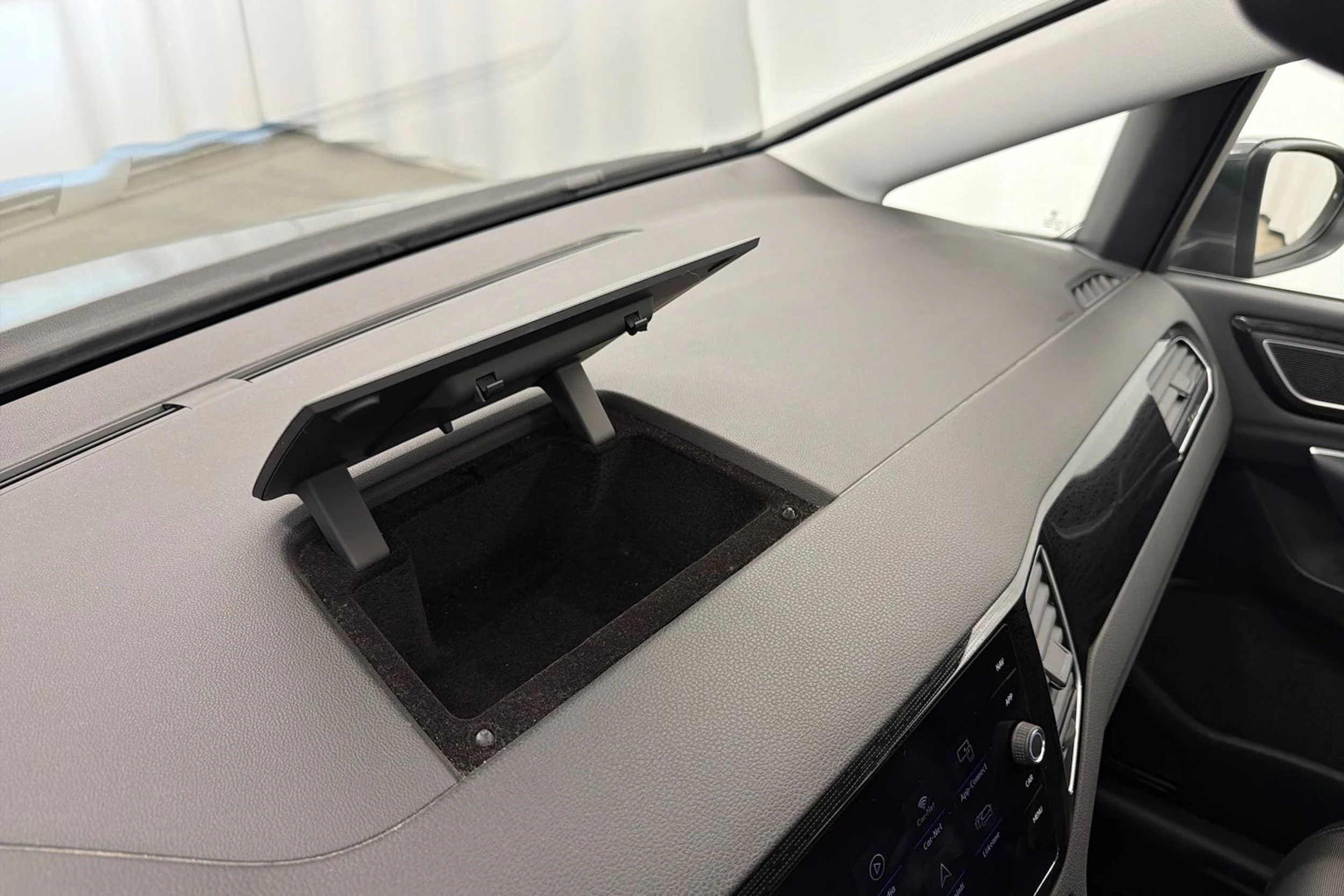 harmaa Volkswagen Golf Sportsvan 2018 kuva 25.