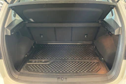 valkoinen Volkswagen Golf Sportsvan 2018 kuva 30.