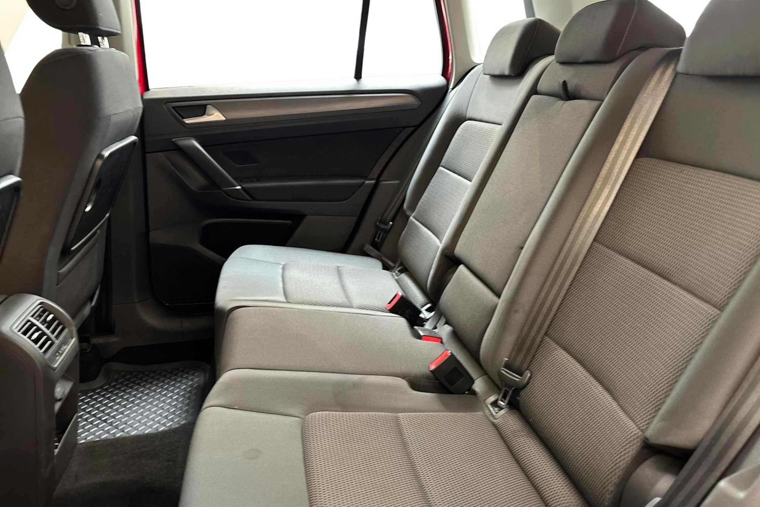 Punainen Volkswagen GOLF SPORTSVAN 2018 kuva 10.