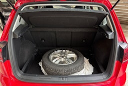 Punainen Volkswagen GOLF SPORTSVAN 2018 kuva 15.