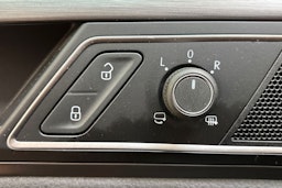 Punainen Volkswagen GOLF SPORTSVAN 2018 kuva 18.